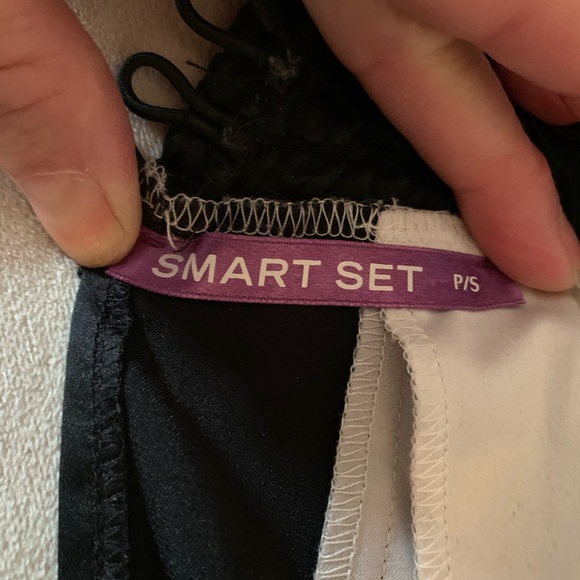 Tri coloured Smart Set halter style sleeveless top - Picture 6 of 8